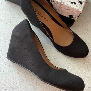 CL by Laundry Black Suede Wedges